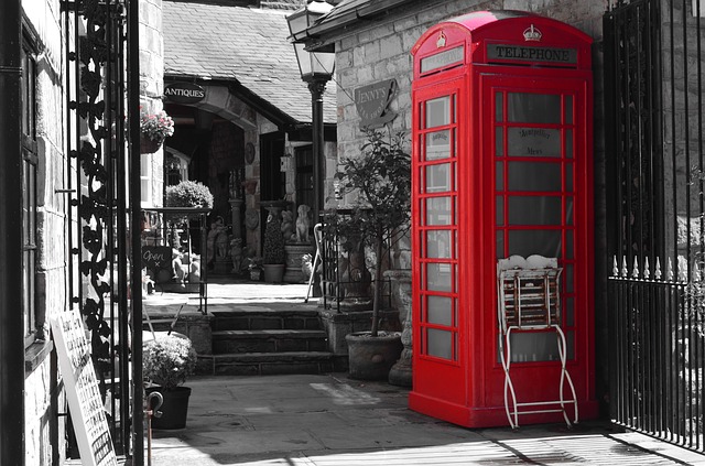 telephone-84535_640